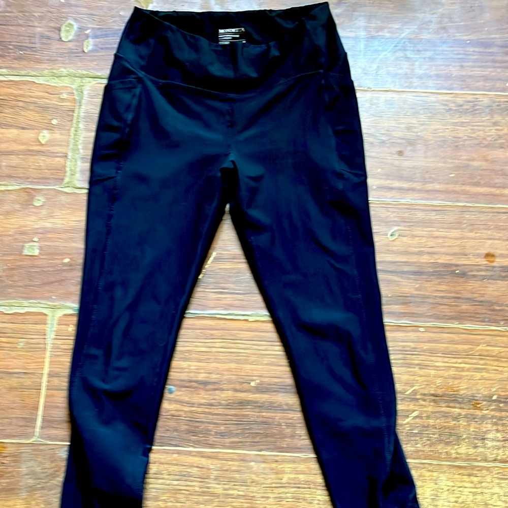 Bran new Mondetta Women size M leggings